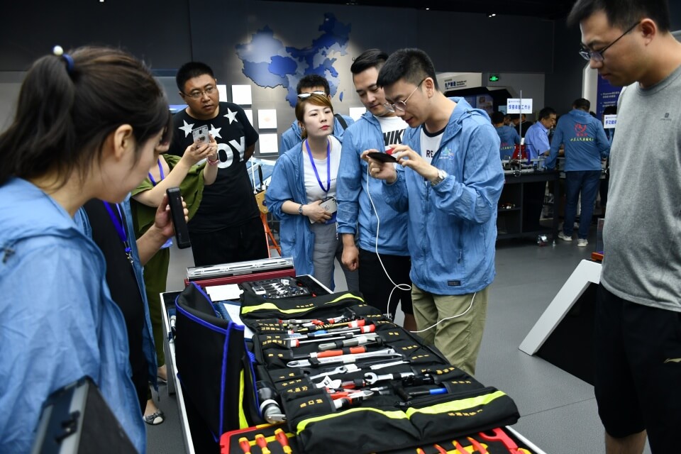 "全國(guó)百名主播、記者融媒體聯(lián)合采訪團(tuán)”走進(jìn)威力工具(圖6)