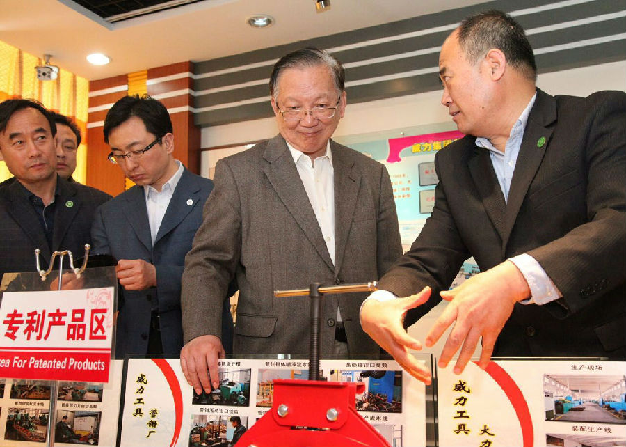 原國(guó)務(wù)委員、外交部部長(zhǎng)唐家璇視察威力工具集團(tuán)(圖2)