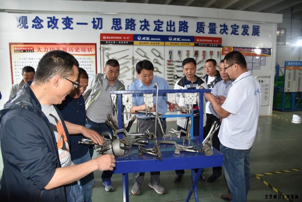 甘肅、青海優(yōu)秀經(jīng)銷(xiāo)商蒞臨威力集團(tuán)參觀考察(圖4)