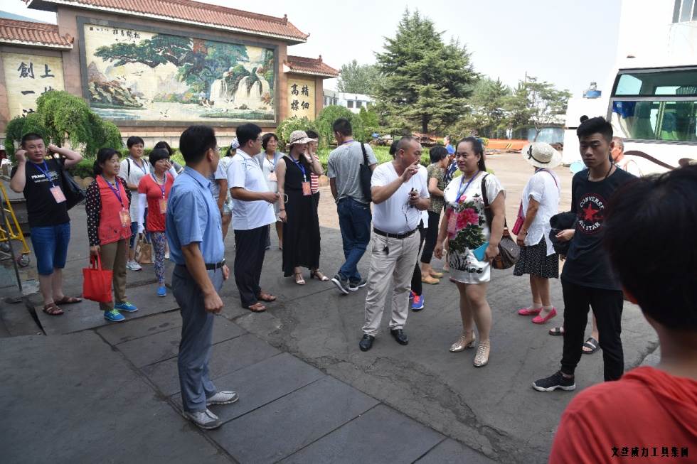 祥鴻物資公司經(jīng)銷商參觀威力集團(圖1)