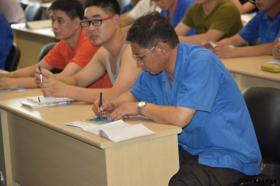 金藍(lán)領(lǐng)培訓(xùn)典禮_08.JPG 威力工具開展職工金藍(lán)領(lǐng)技能培訓(xùn)(圖7)